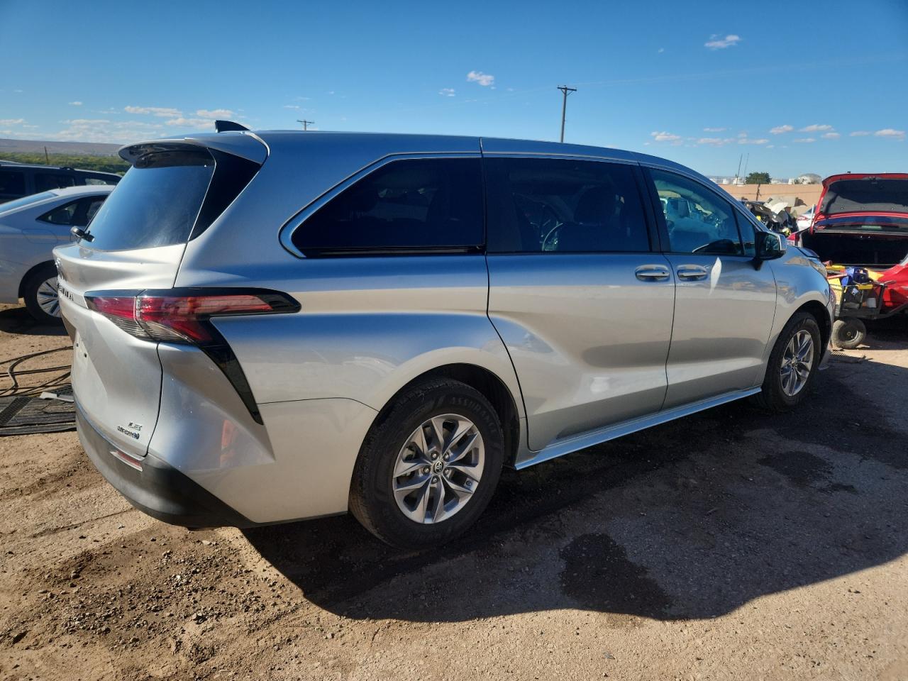 Lot #3276406685 2022 TOYOTA SIENNA LE