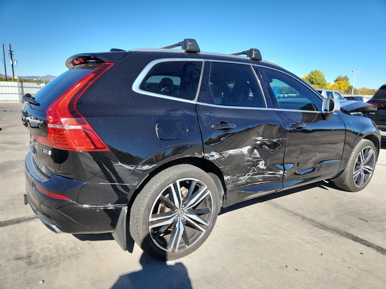 VOLVO XC60 T5 R-DESIGN
