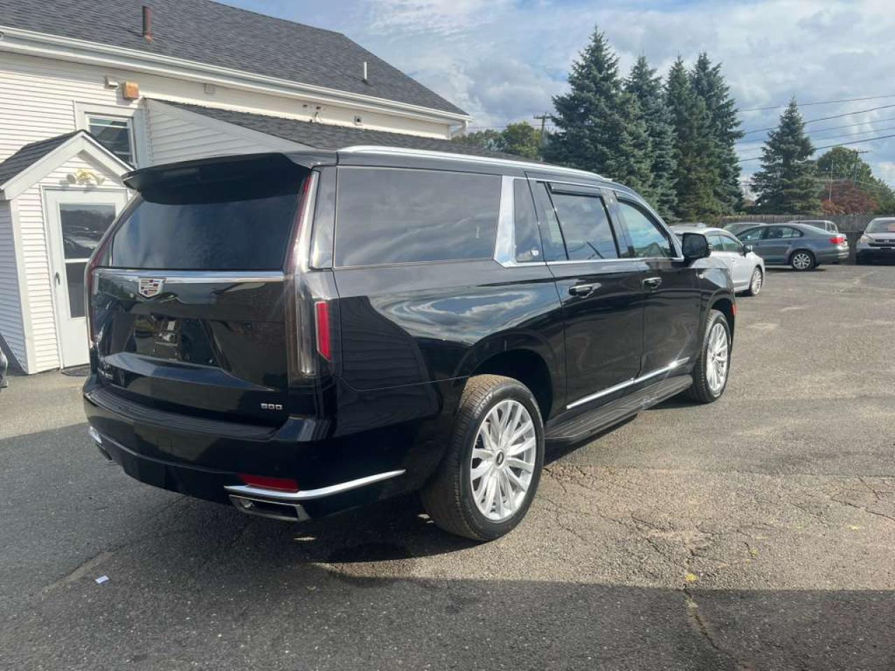 CADILLAC ESCALADE ESV LUXURY