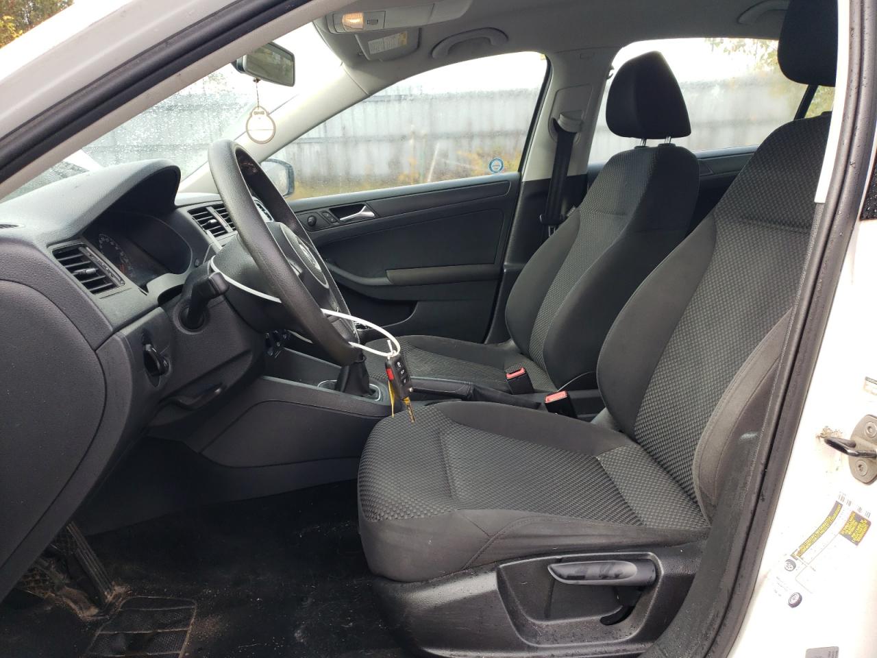 VOLKSWAGEN JETTA BASE