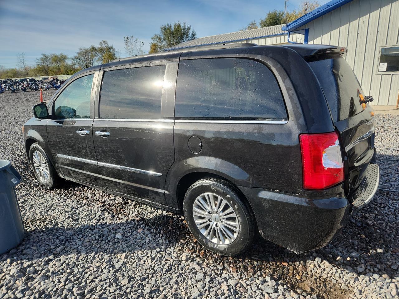 CHRYSLER TOWN & COUNTRY TOURING L