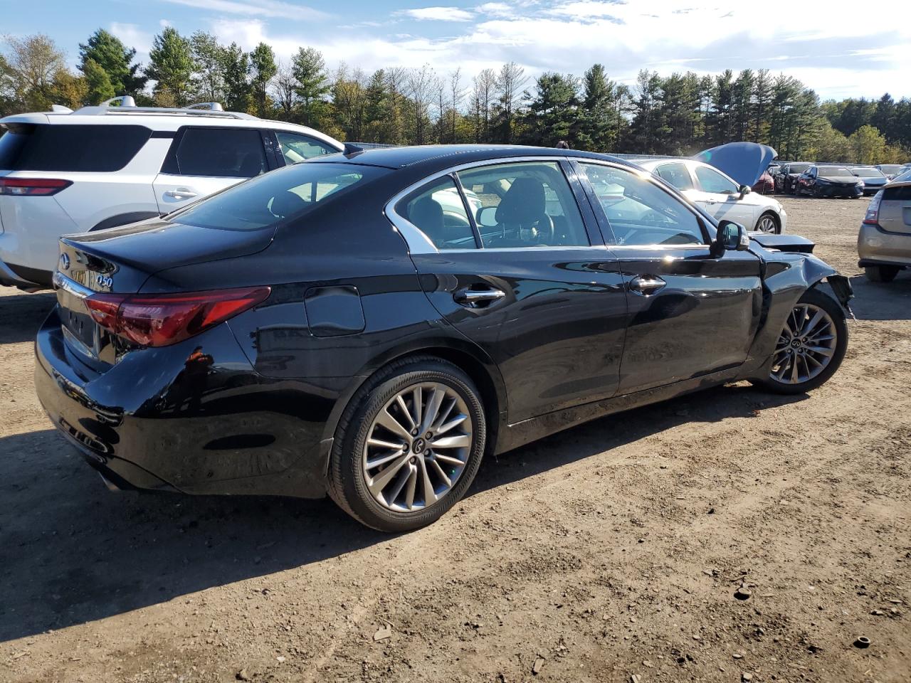 INFINITI Q50 LUXE