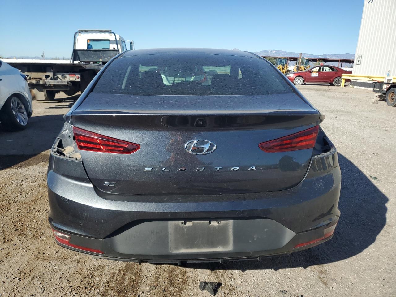 HYUNDAI ELANTRA SE