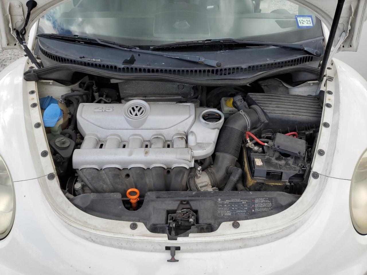 Lot #3305679731 2009 VOLKSWAGEN NEW BEETLE