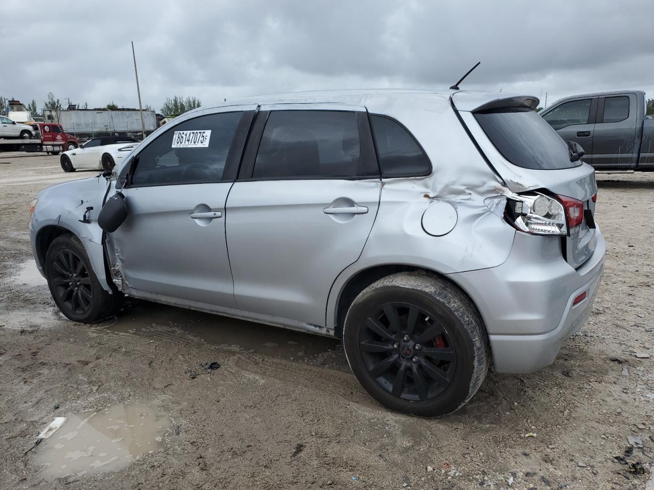 MITSUBISHI OUTLANDER SE