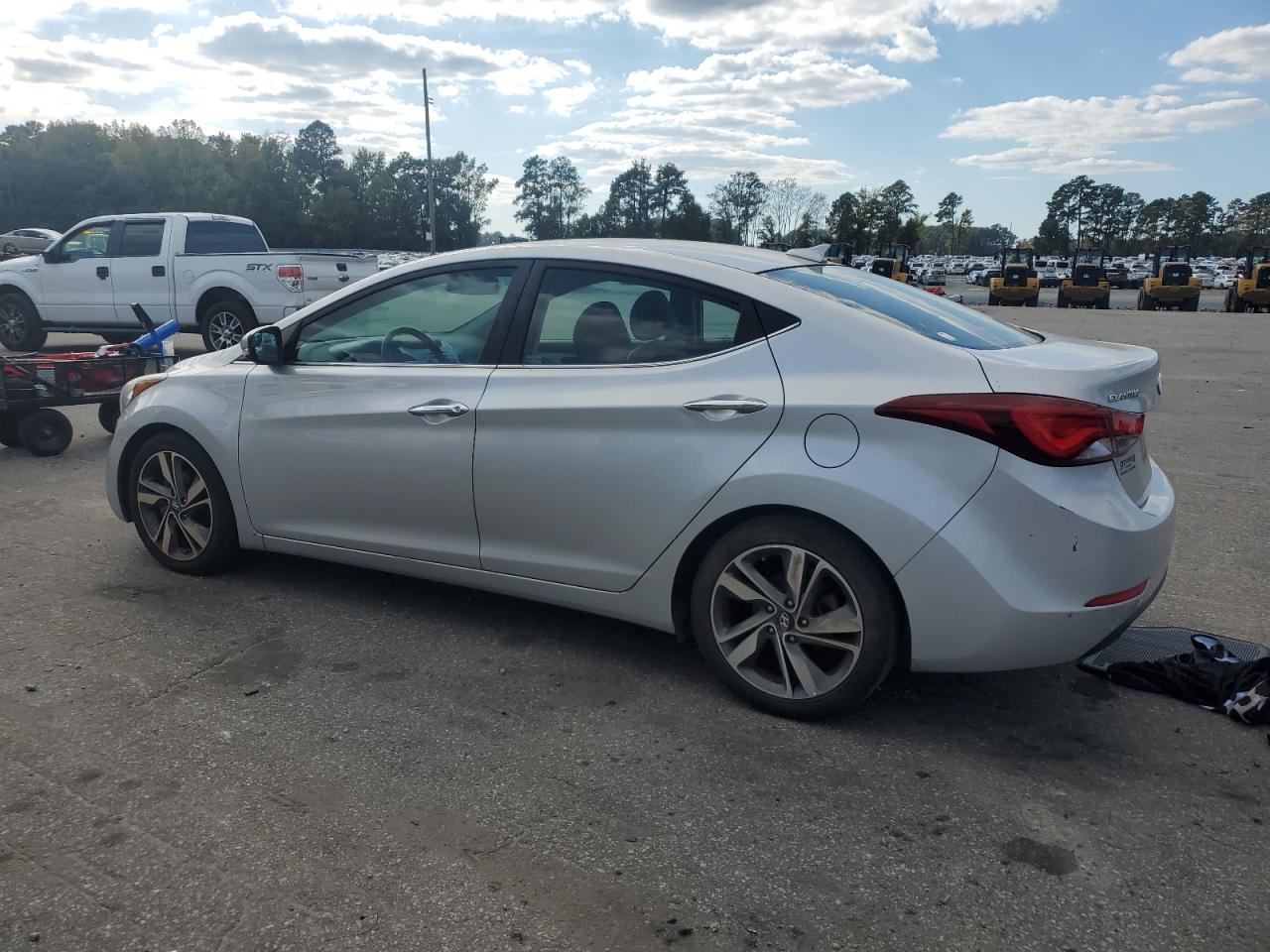 HYUNDAI ELANTRA SE