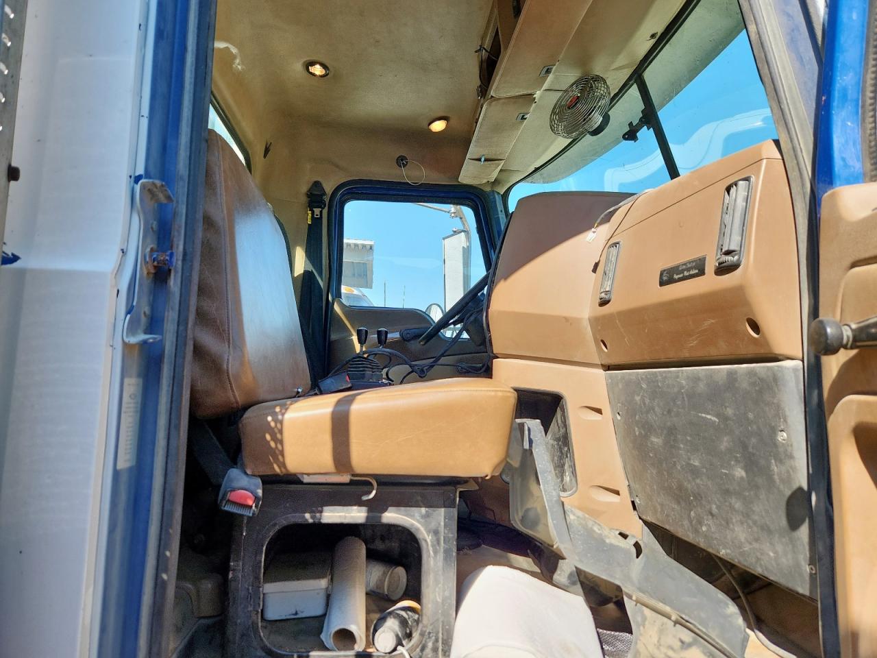 Lot #3318860943 2015 MACK 700 GU700