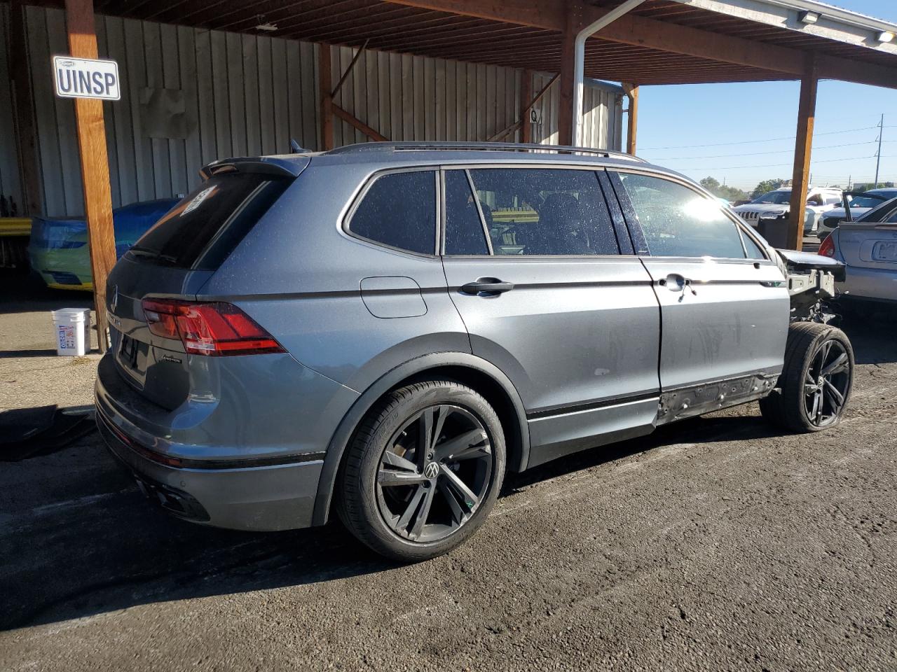 VOLKSWAGEN TIGUAN SE R-LINE BLACK