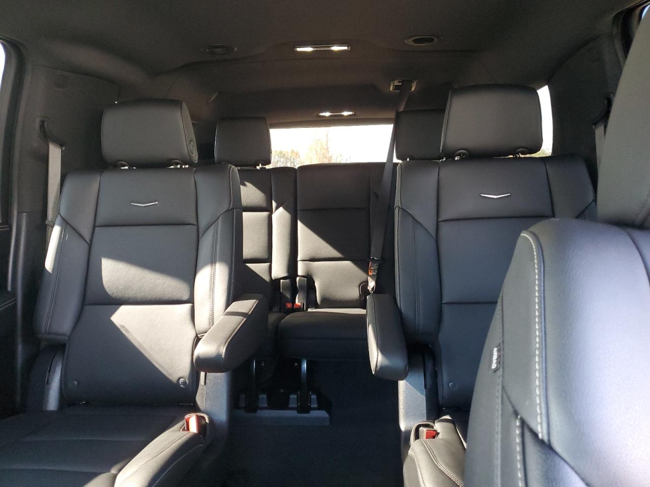 CADILLAC ESCALADE ESV LUXURY