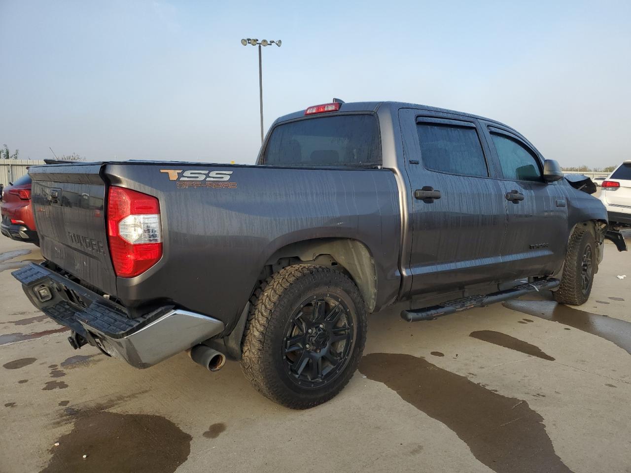 TOYOTA TUNDRA CREWMAX SR5