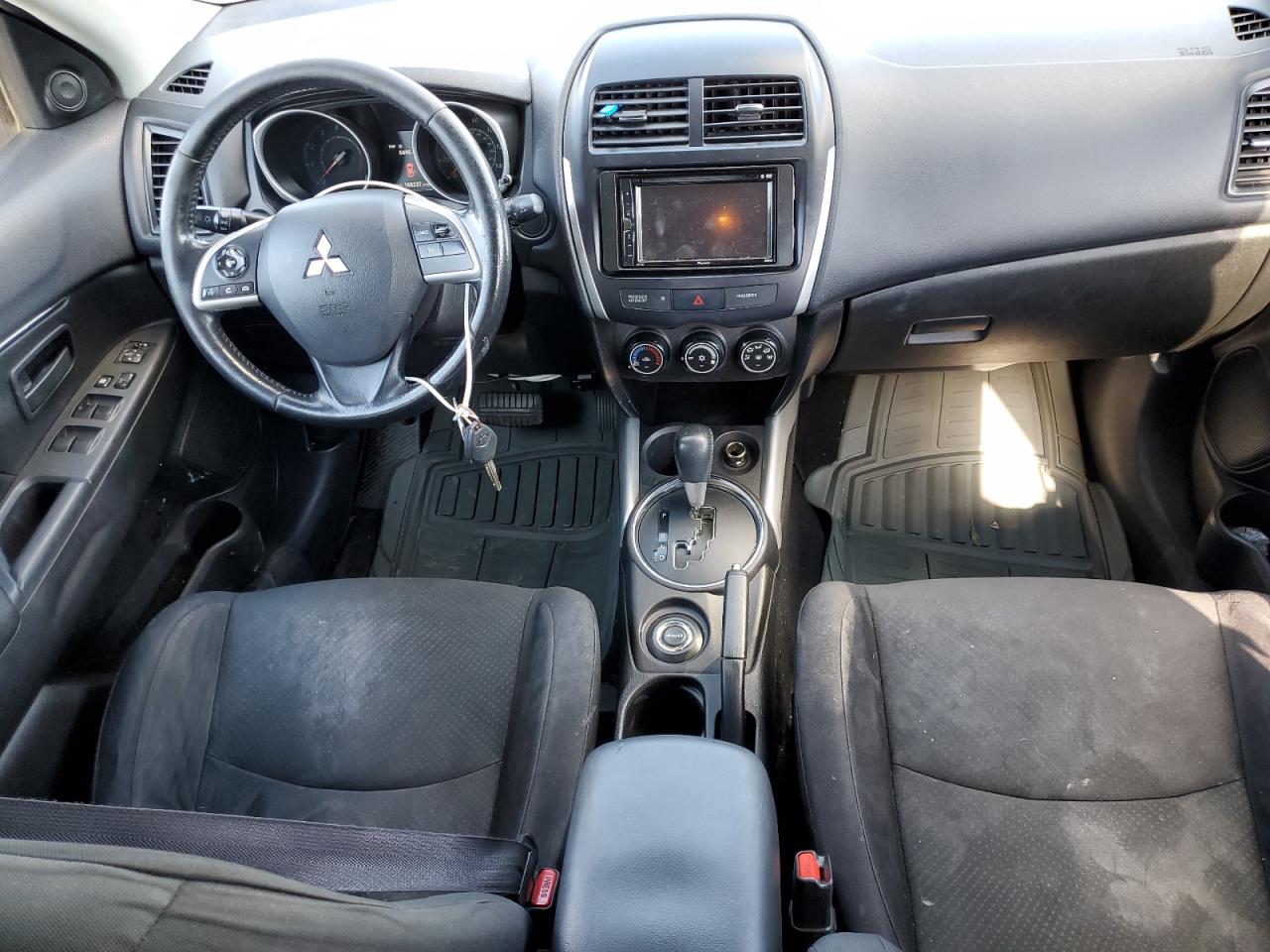 MITSUBISHI OUTLANDER ES