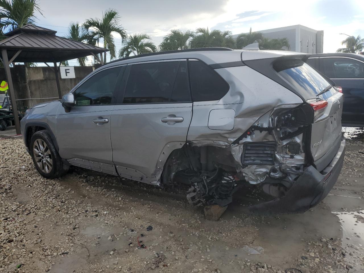 TOYOTA RAV4 XLE PREMIUM