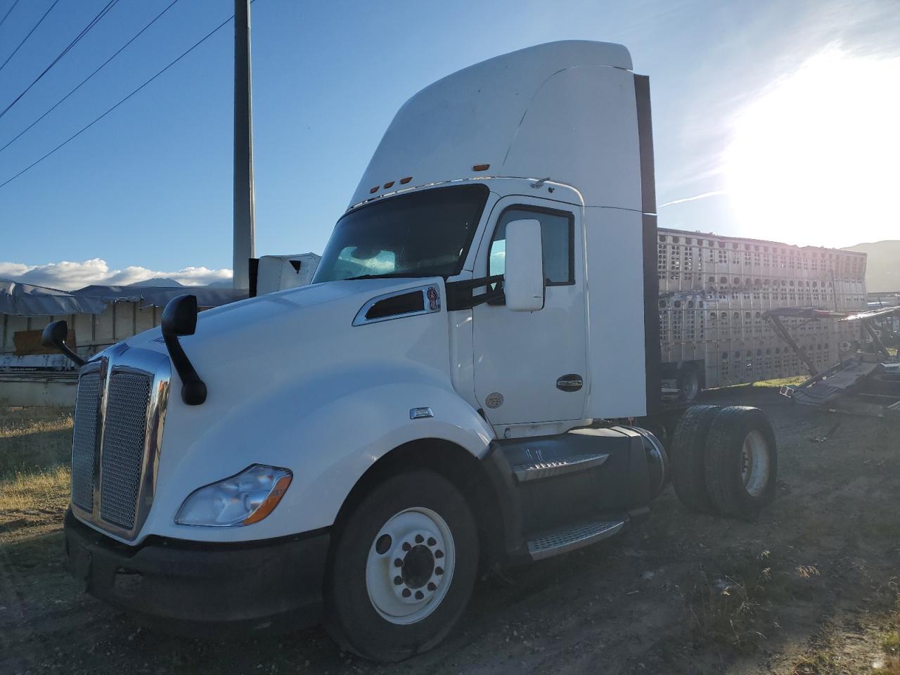 Lot #3304616499 2016 KENWORTH T680