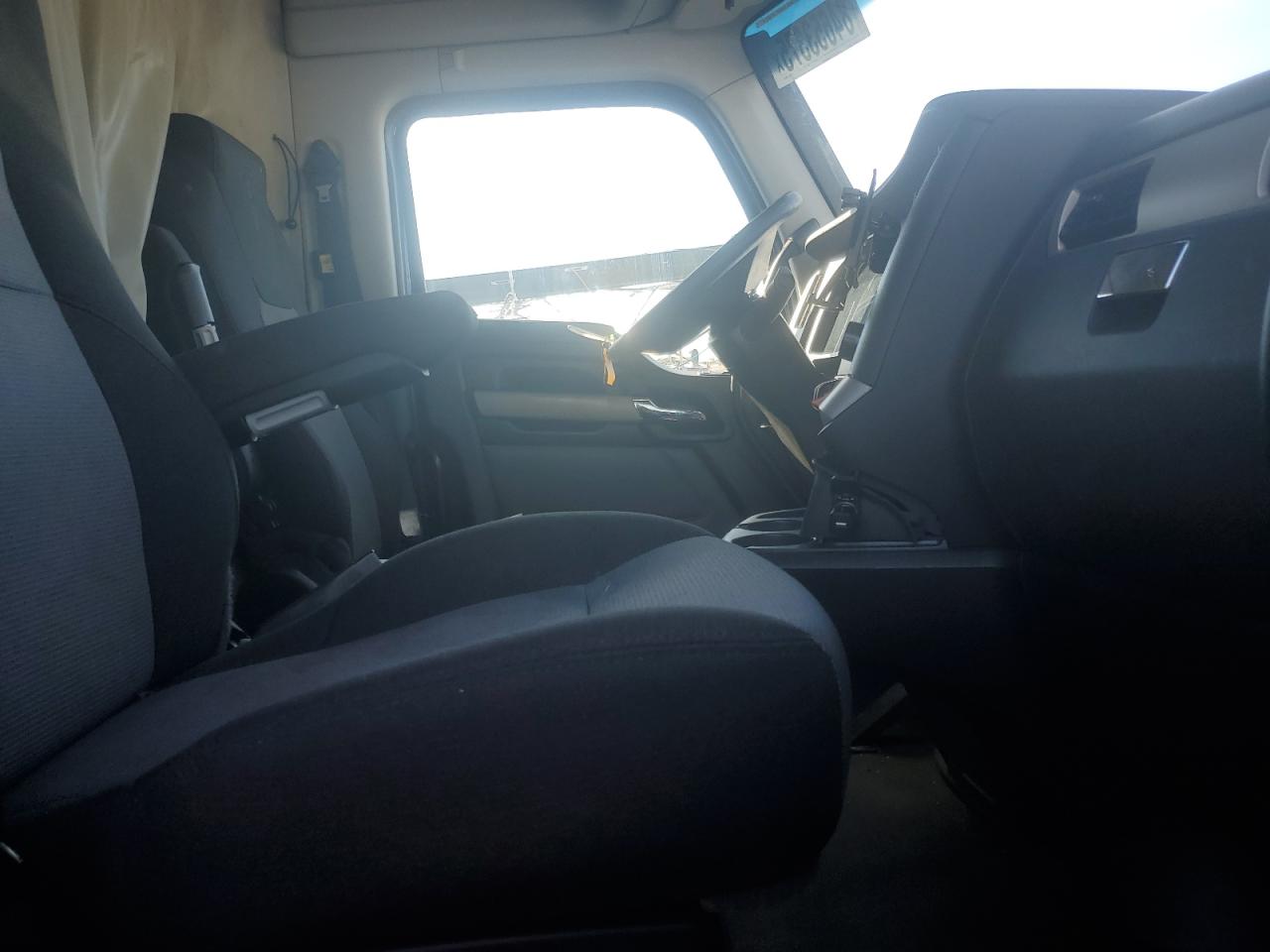 Lot #3302759368 2023 KENWORTH T680