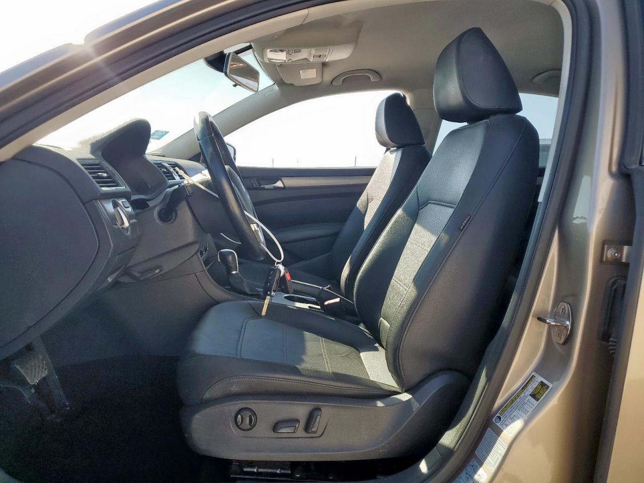 VOLKSWAGEN PASSAT SE