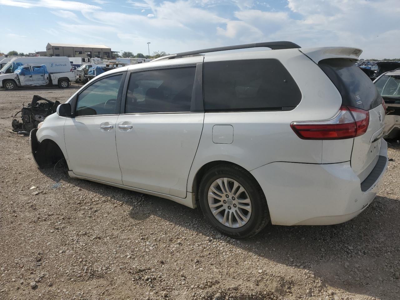 TOYOTA SIENNA XLE