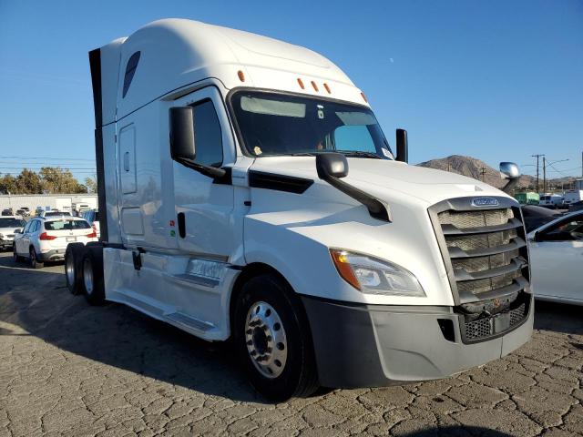 Global Auto Auctions: 2018 FREIGHTLINER CASCADIA 1