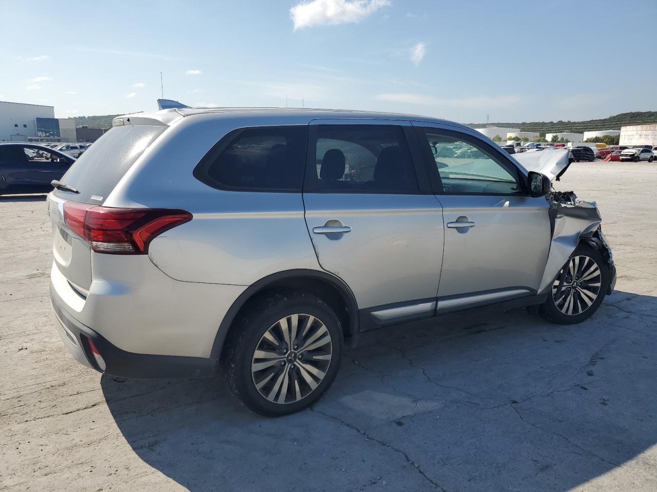 MITSUBISHI OUTLANDER SE