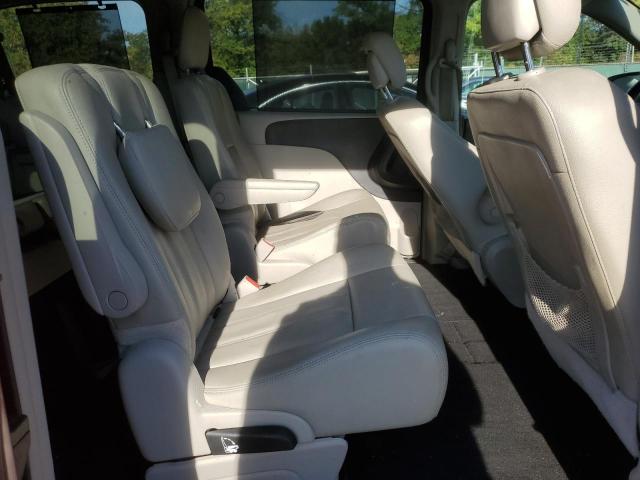 2016 CHRYSLER TOWN & COU - 2C4RC1BG7GR302951