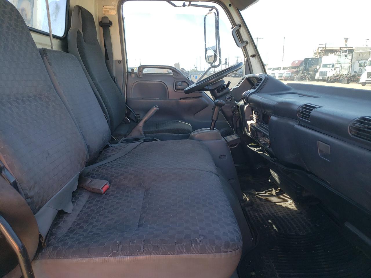 Lot #3269013068 2006 ISUZU NQR