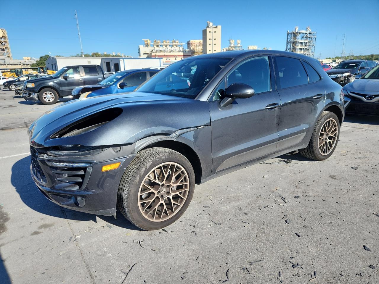 PORSCHE MACAN