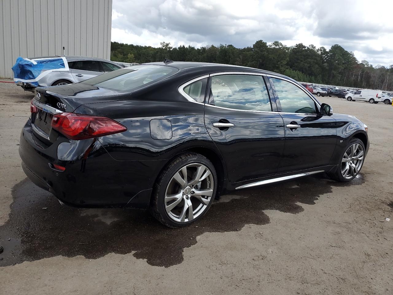 INFINITI Q70 3.7