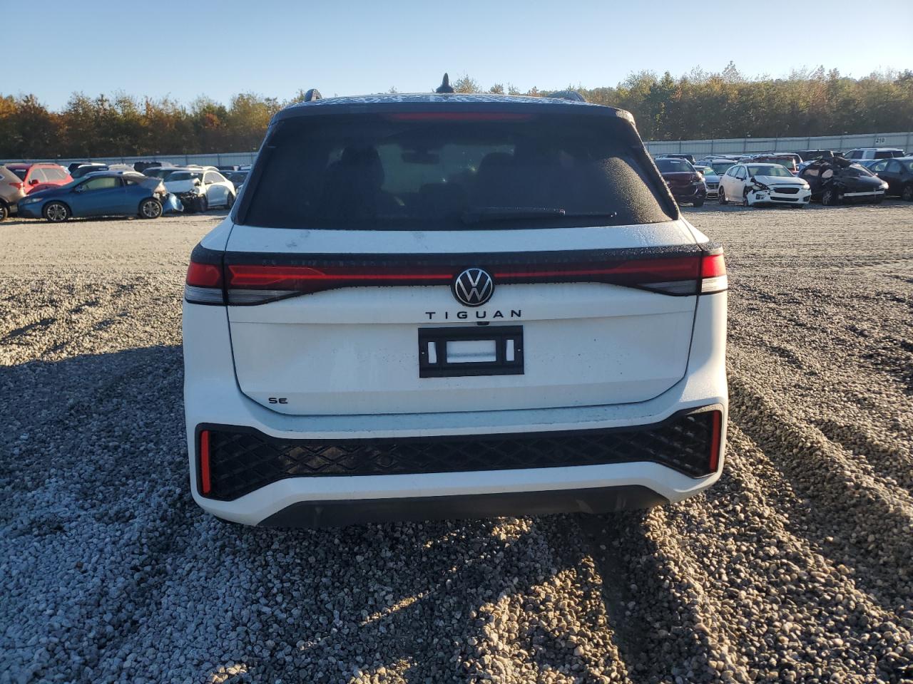 VOLKSWAGEN TIGUAN SE R-LINE BLACK