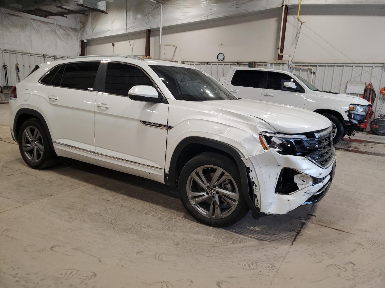 VOLKSWAGEN ATLAS CROSS SPORT SEL R-LINE