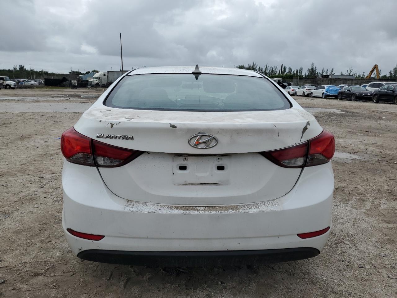 HYUNDAI ELANTRA SE