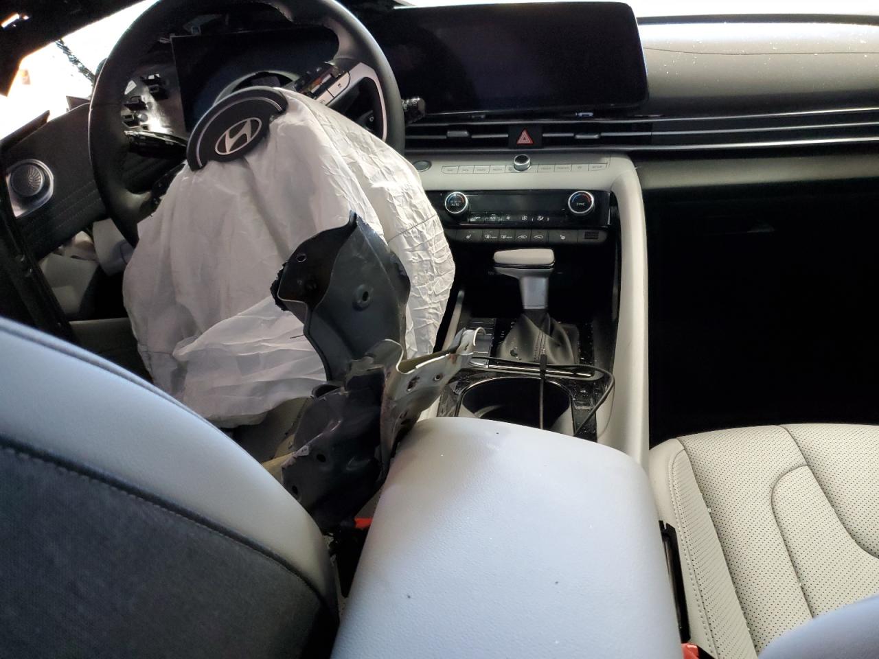 HYUNDAI ELANTRA LIMITED