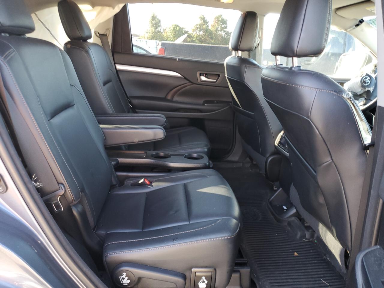 TOYOTA HIGHLANDER SE