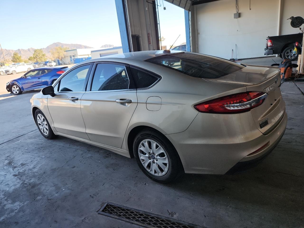 FORD FUSION S
