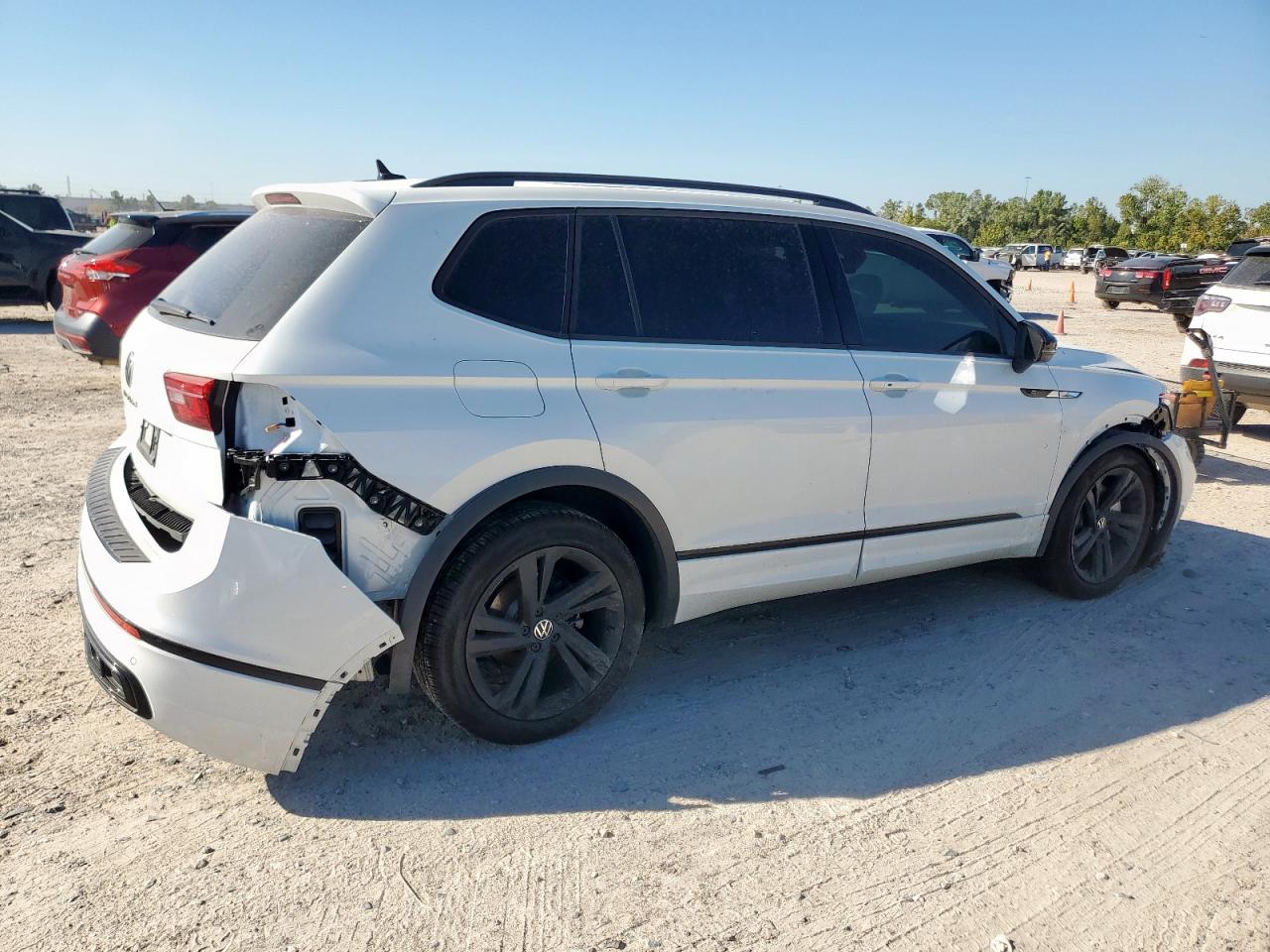 VOLKSWAGEN TIGUAN SE R-LINE BLACK