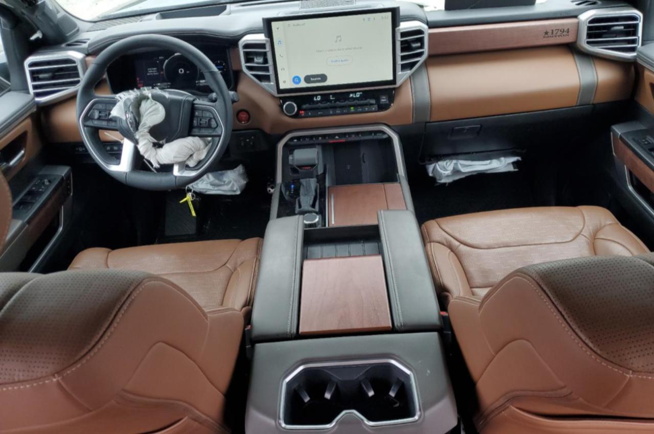 TOYOTA TUNDRA CREWMAX PLATINUM