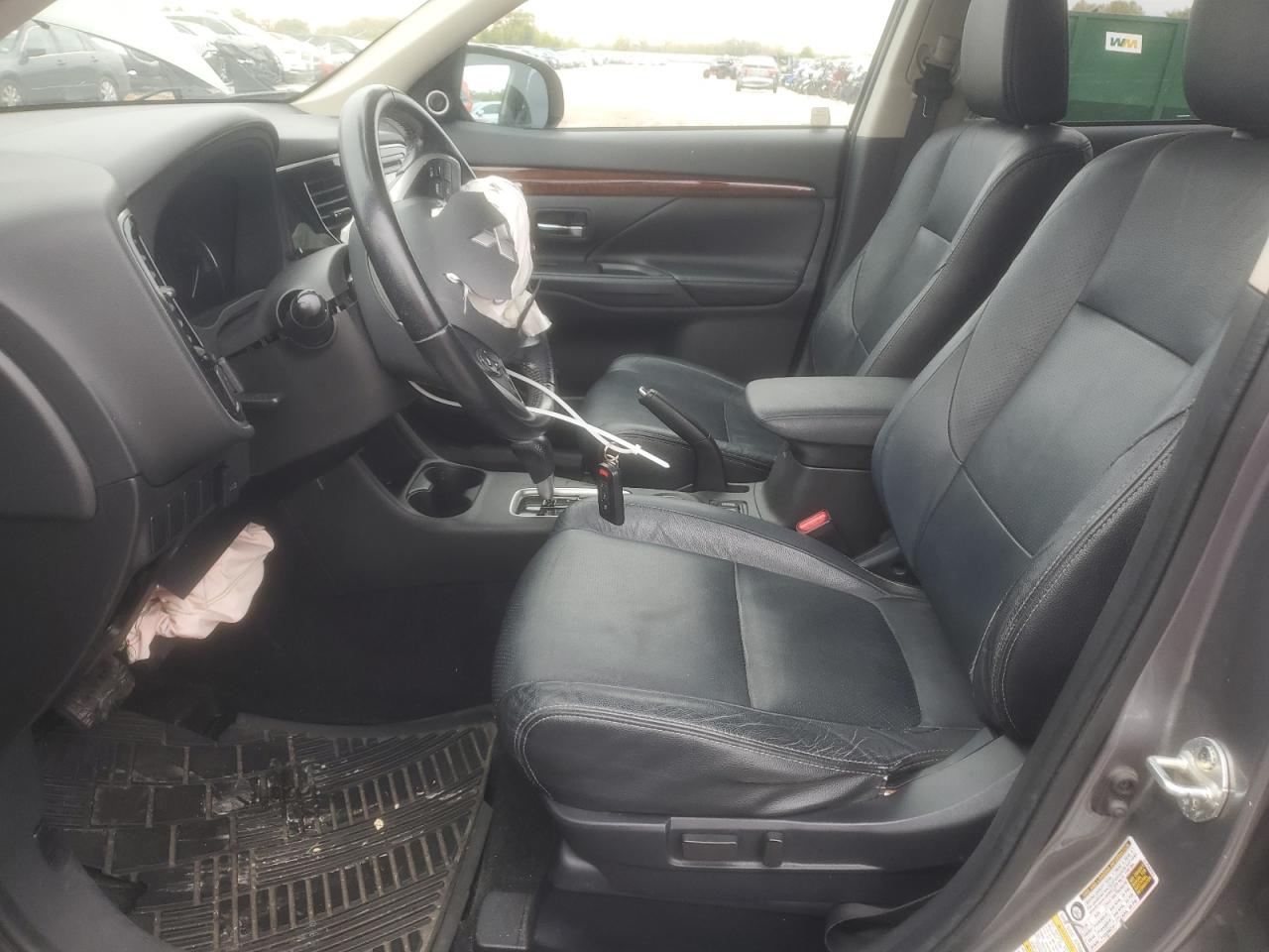 MITSUBISHI OUTLANDER SE