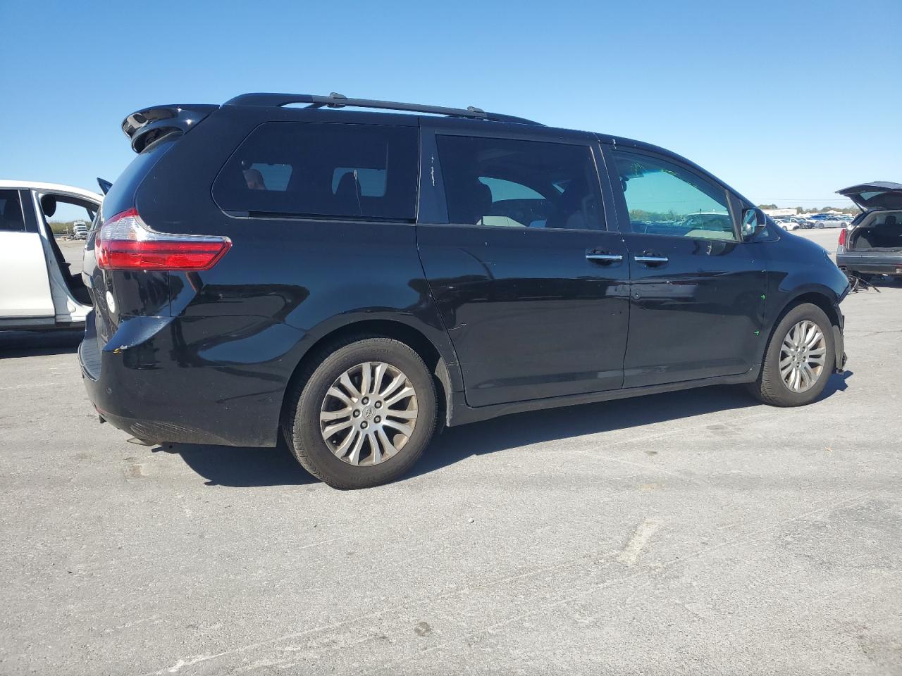 TOYOTA SIENNA XLE
