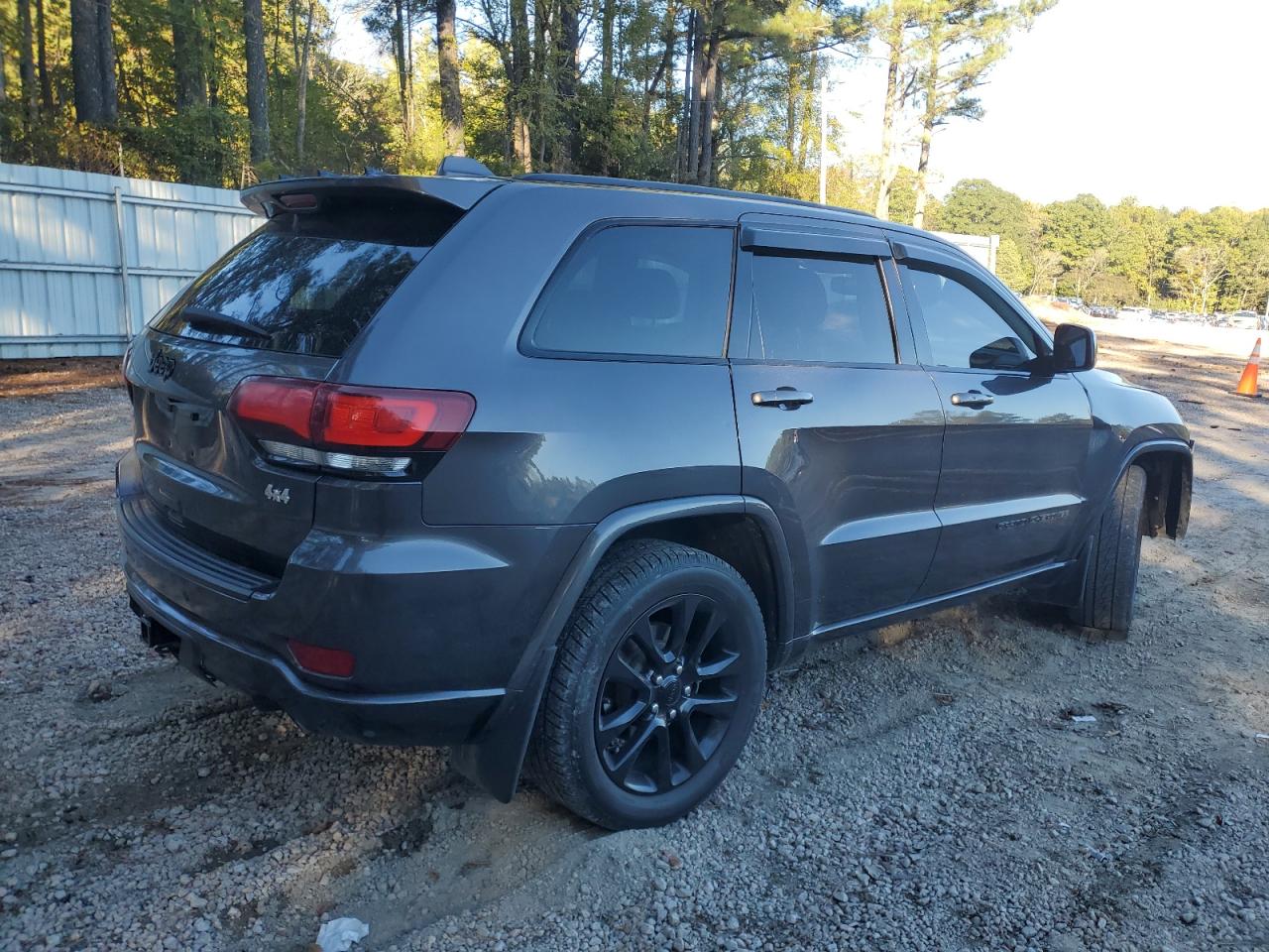 JEEP GRAND CHEROKEE LAREDO
