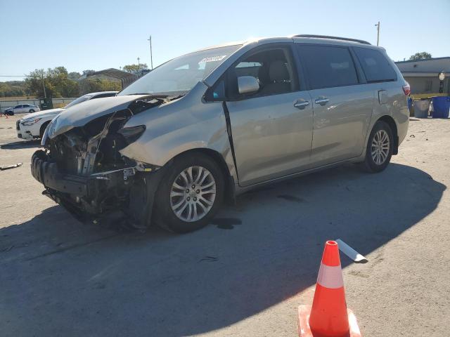 TOYOTA SIENNA XLE
