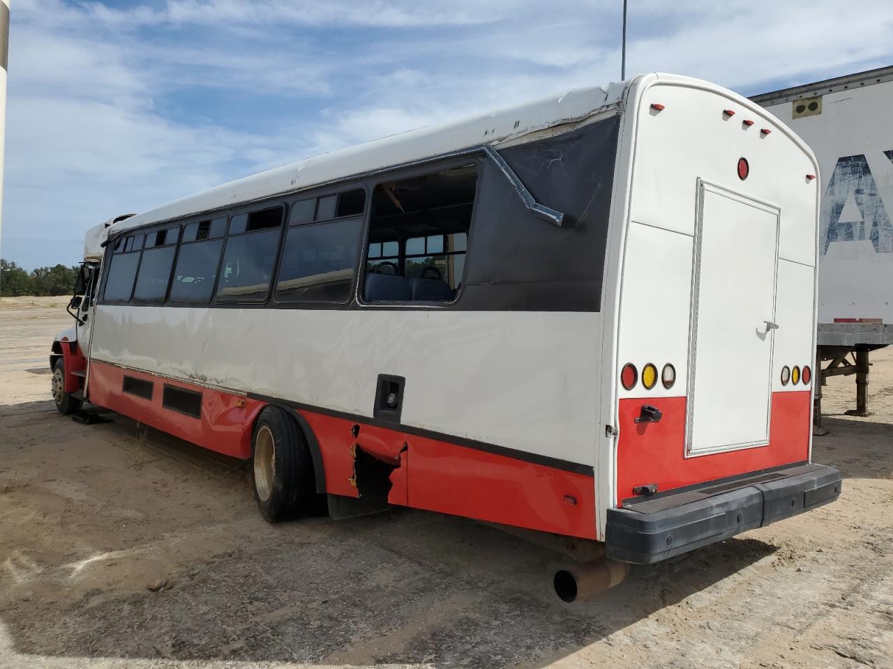 Lot #3268916262 2009 CHAR PASS BUS