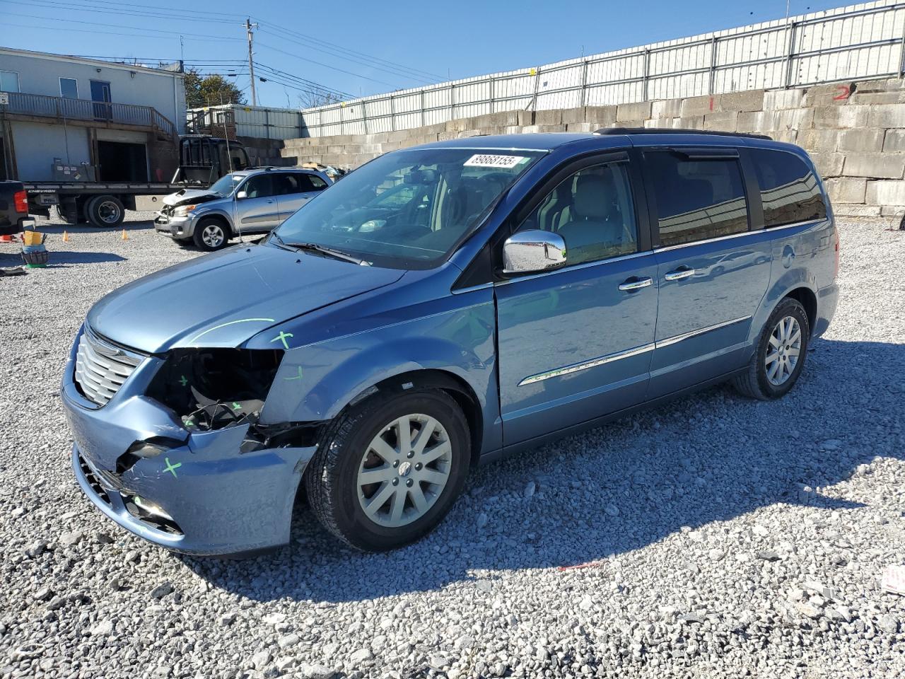 CHRYSLER TOWN & COUNTRY TOURING L