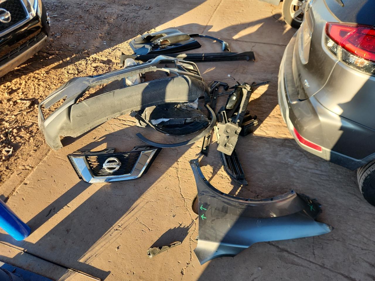 Lot #3310445355 2017 NISSAN ROGUE S