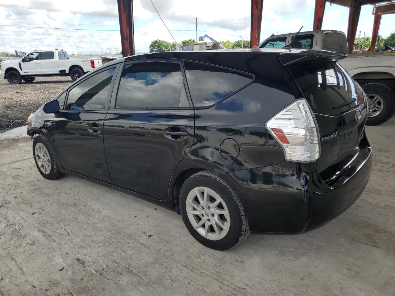 TOYOTA PRIUS V
