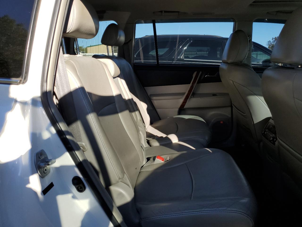 TOYOTA HIGHLANDER LIMITED