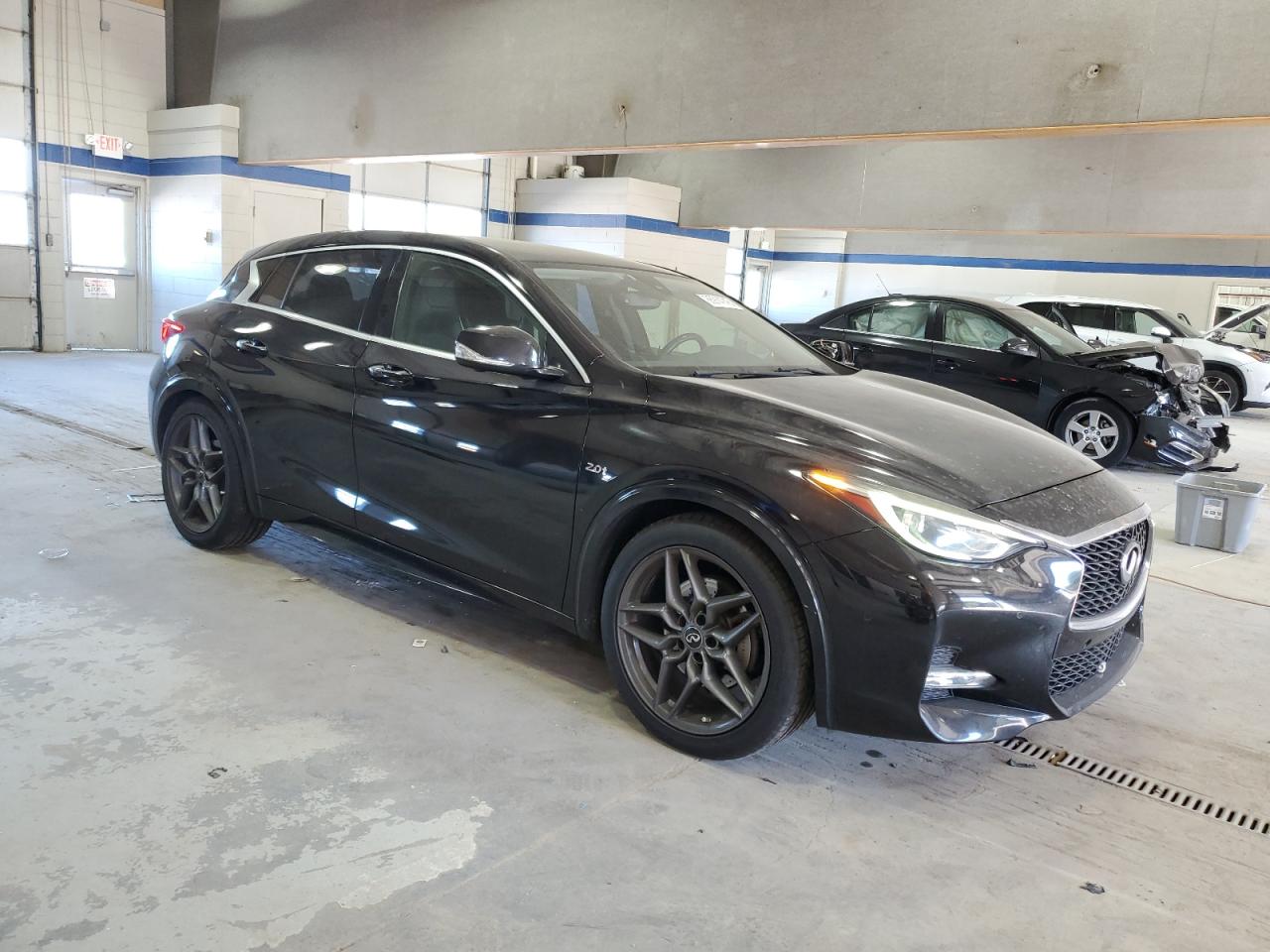 INFINITI QX30 BASE