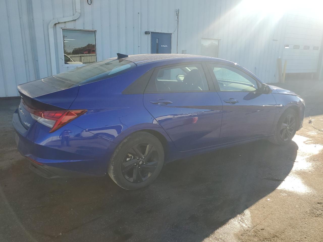 HYUNDAI ELANTRA BLUE