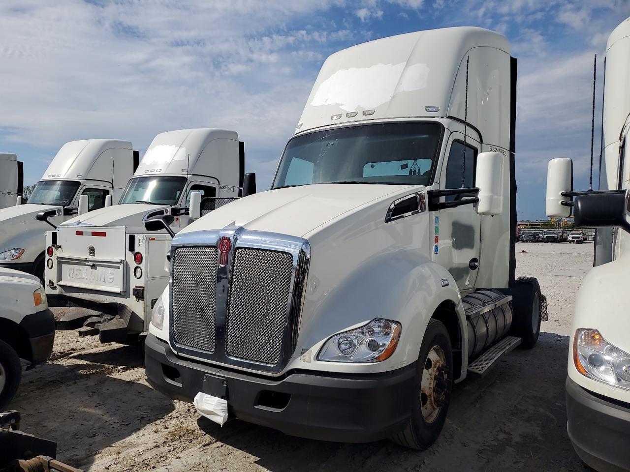 Lot #3265903115 2017 KENWORTH T680