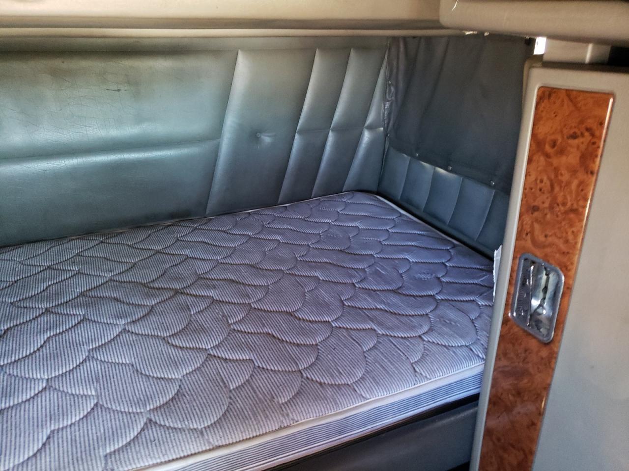 Lot #3283991809 2001 PETERBILT 379