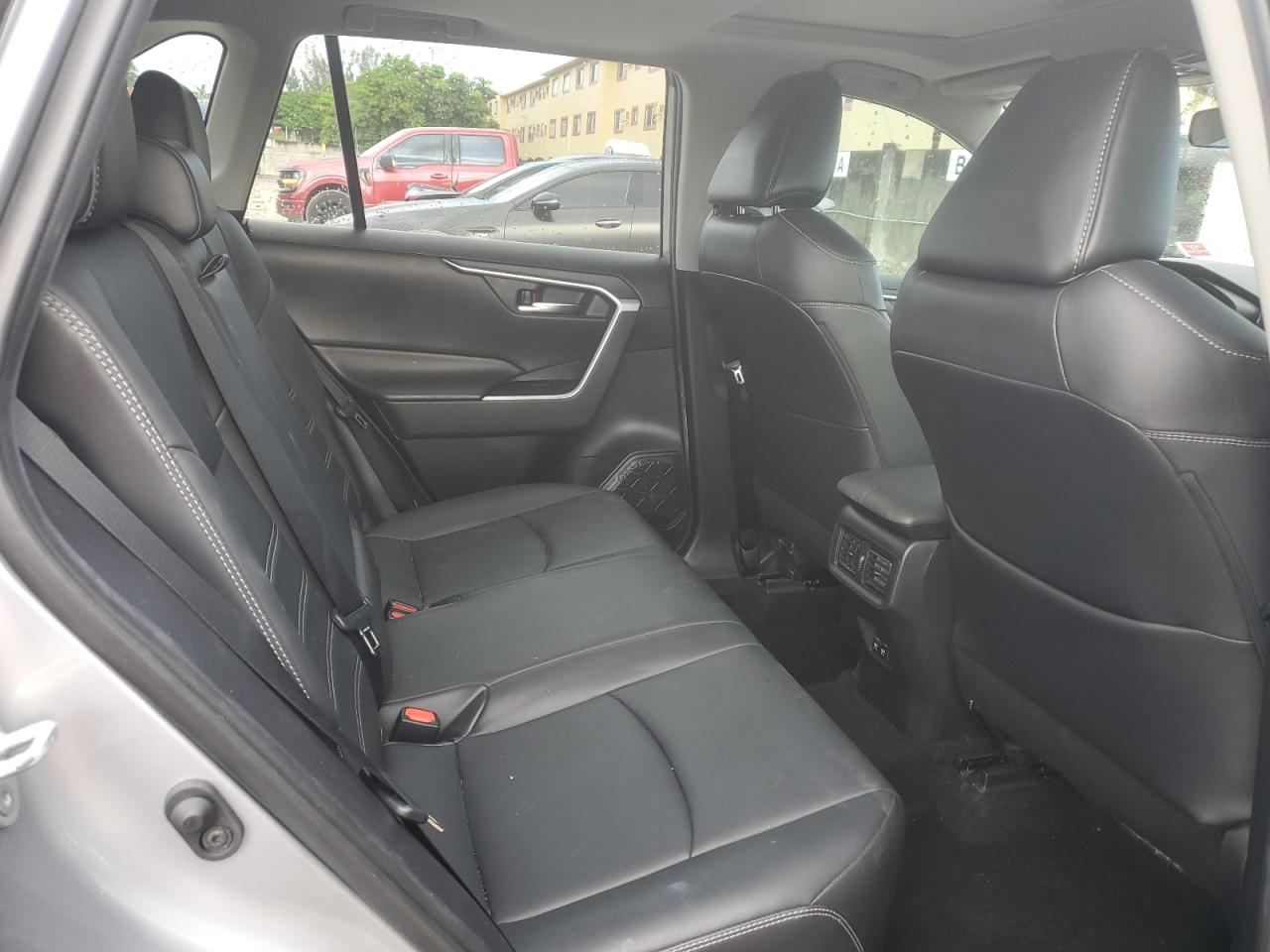 TOYOTA RAV4 XLE PREMIUM