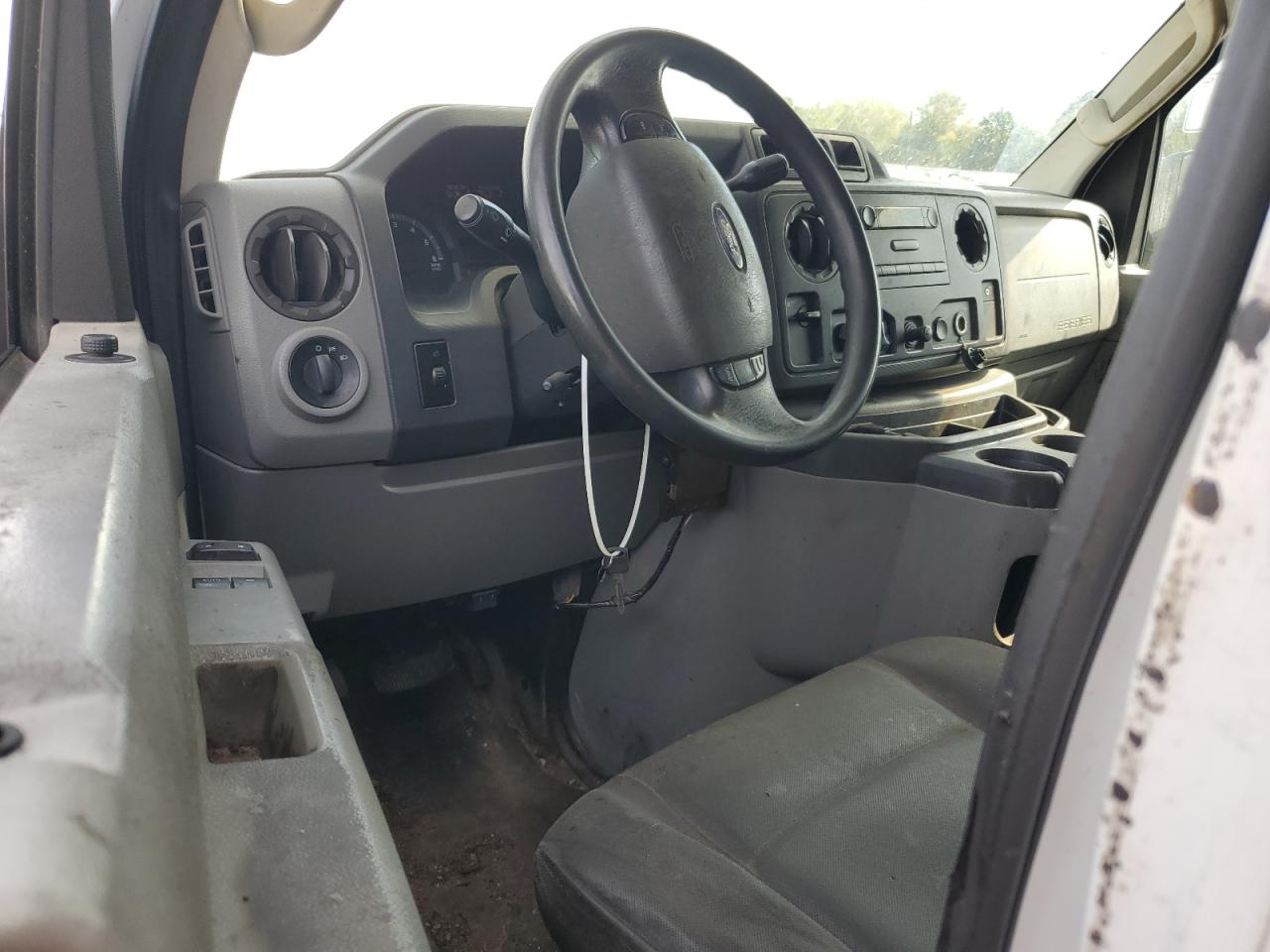 FORD ECONOLINE E250 VAN