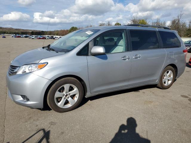 TOYOTA SIENNA LE